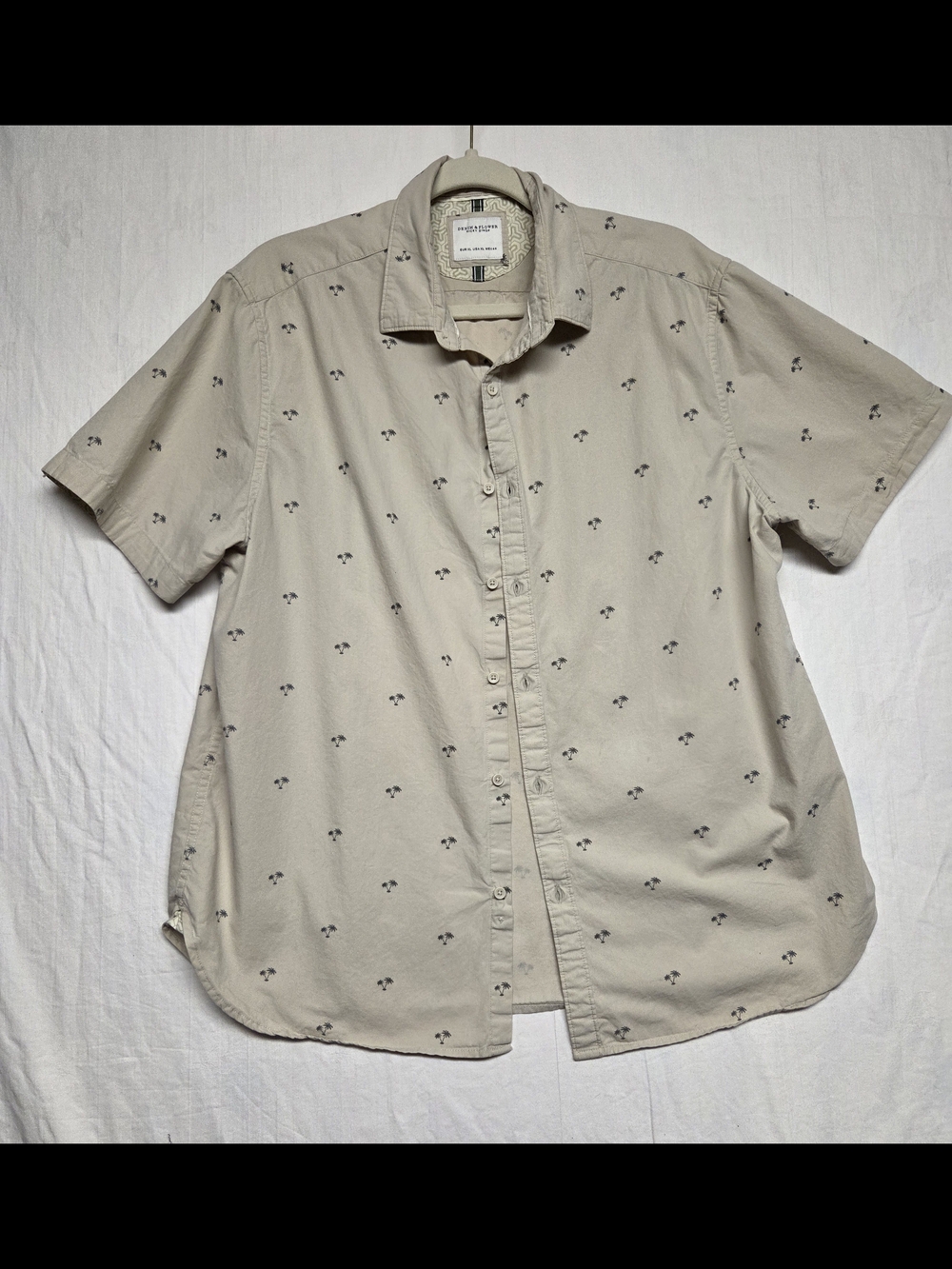 Denim & Flower Beige Short-Sleeve Button-Down with Small Black Motif